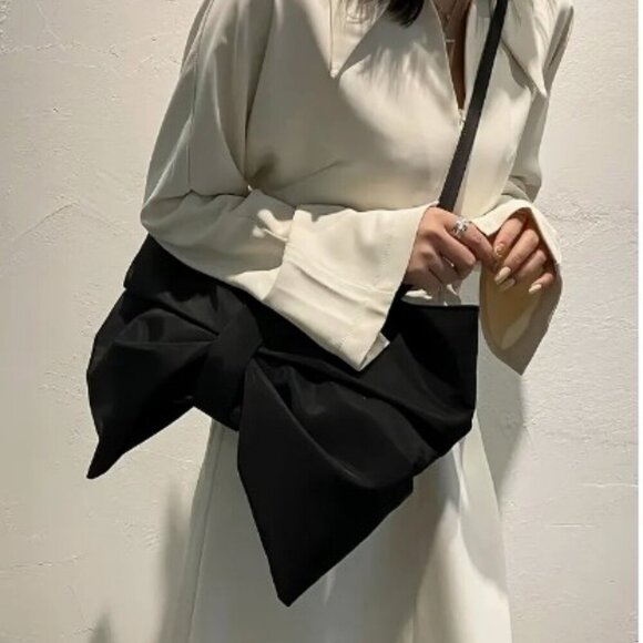 NWT BLACK BOWTIE CROSSBODY PURSE - Picture 2 of 8